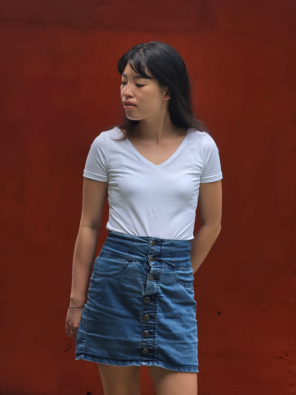 THE V NECK TEE